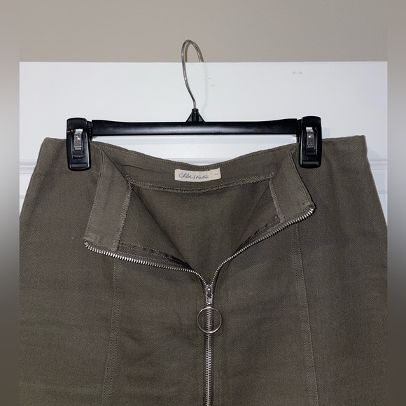 Khaki mini skirt with a zipper! - Picture 2 of 2